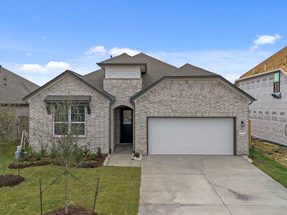 Welcome home to 3921 Sterling Springs Lane located in Westland Ranch and zoned to Clear Creek ISD.