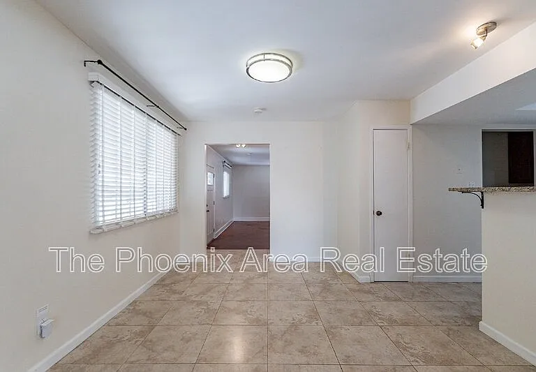 1001 E Campus Dr — Photo 32