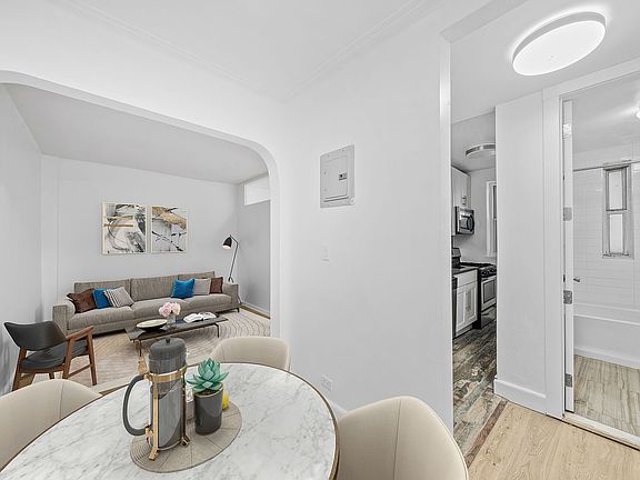 4th image of 4300 Broadway APT 1