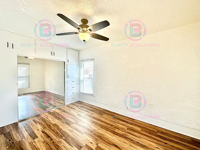 815 Jones St — Photo 11