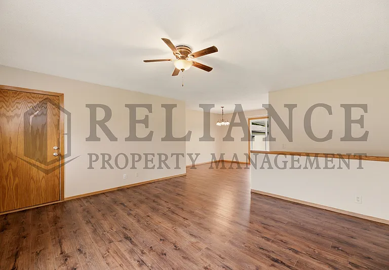 516 N Lakeside Dr — Photo 16