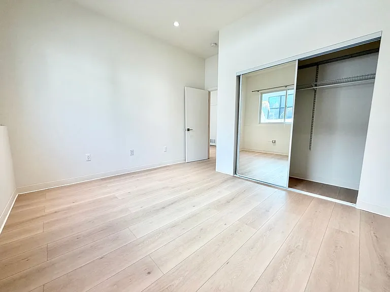 1256 Howard — Photo 24