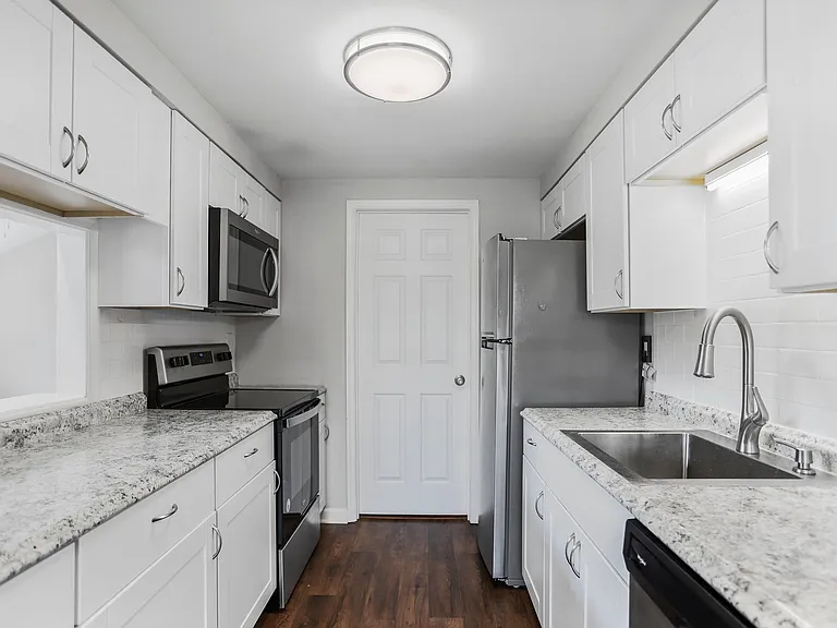 1523 Kensington Dr — Photo 10