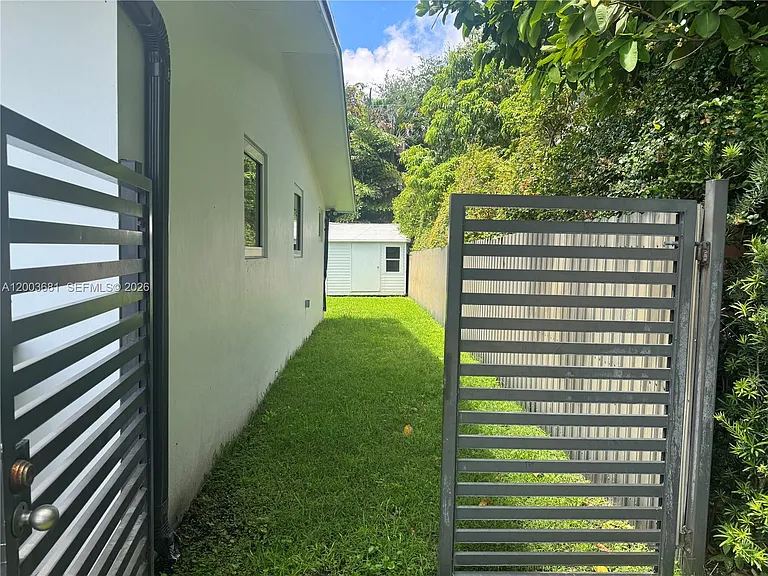8640 SW 125th Ter — Photo 12
