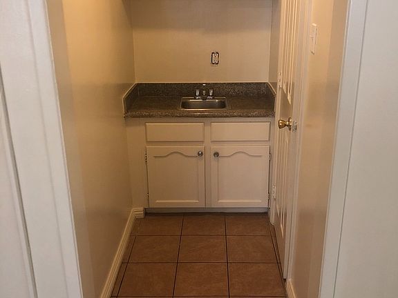 3rd image of 100 E Hillcrest Blvd APT 5A