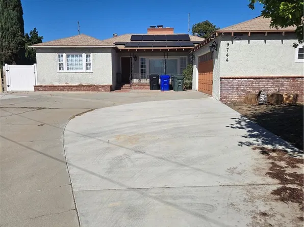 9744 Mango Dr, Fontana, CA 92335