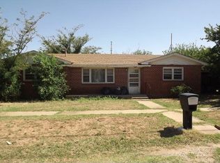 1405 W Geneva St, Slaton, TX 79364