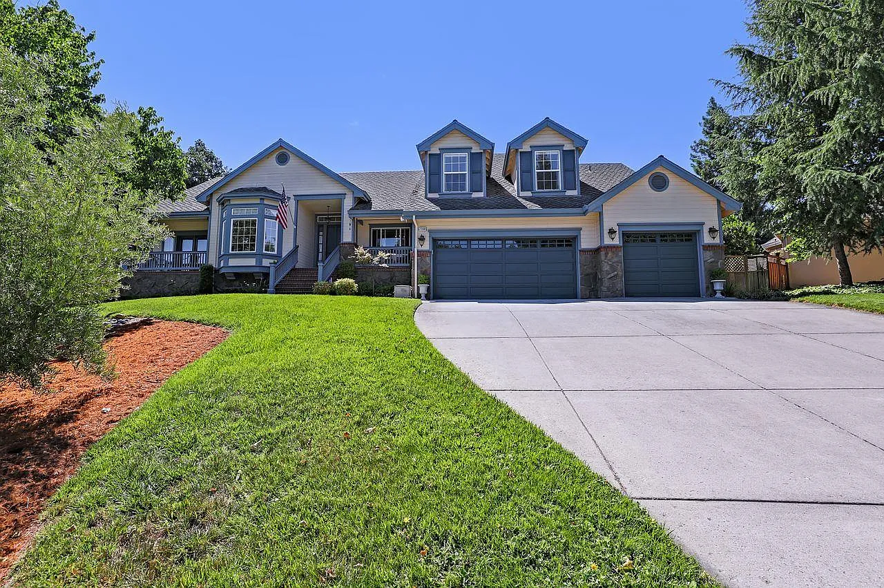 2360 Country Dr photo 1