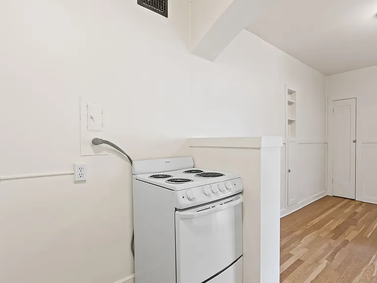 The Glenden Apartments — Photo 11