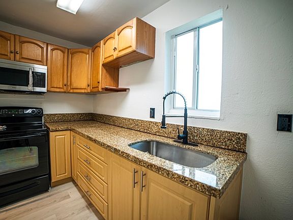 5th image of 412 Columbus Pkwy #1-02