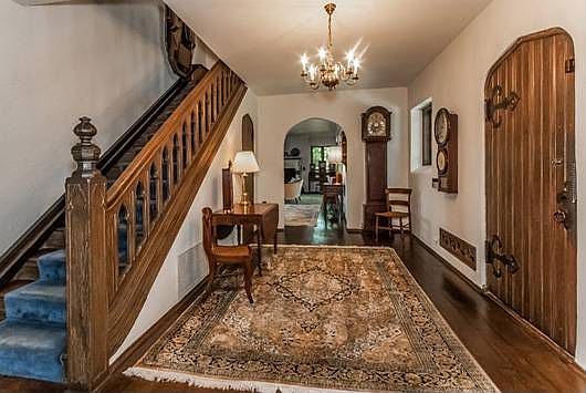 5th image of 8 Oak Ln