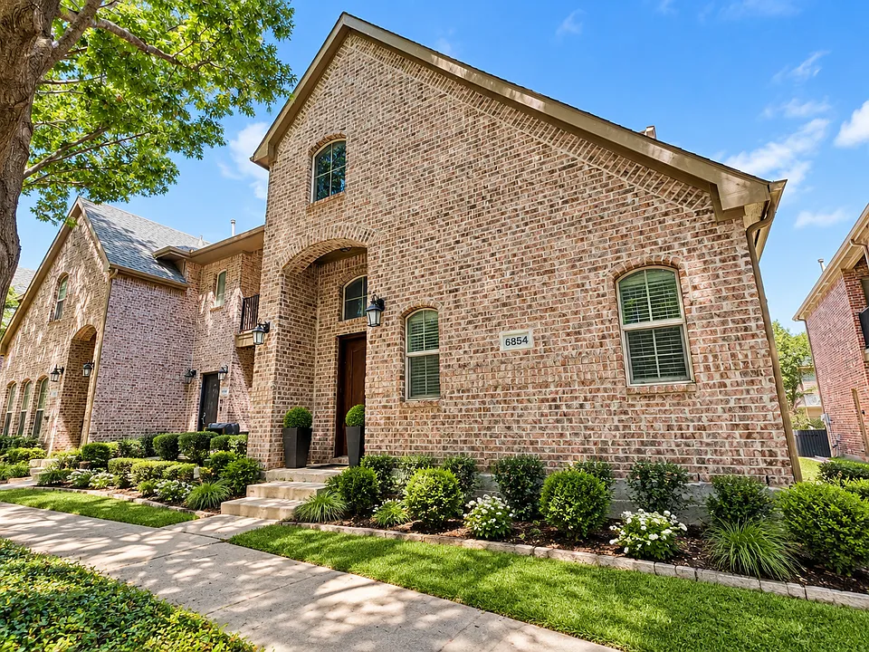 6854 Cortona Ln