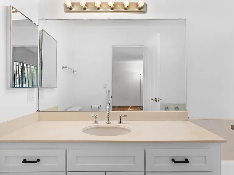 824 S Shenandoah St #2 — Photo 13