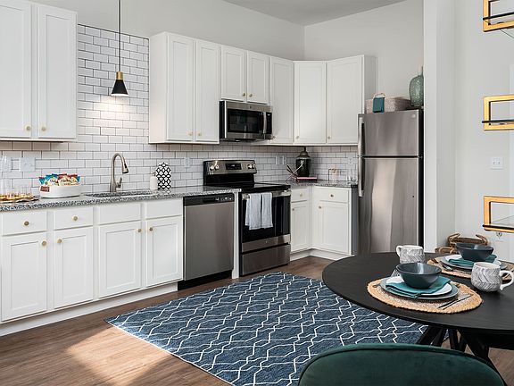 4th image of 5280 Beechmont Ave #1236