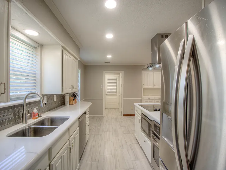 530 Lawnmeadow Dr — Photo 8