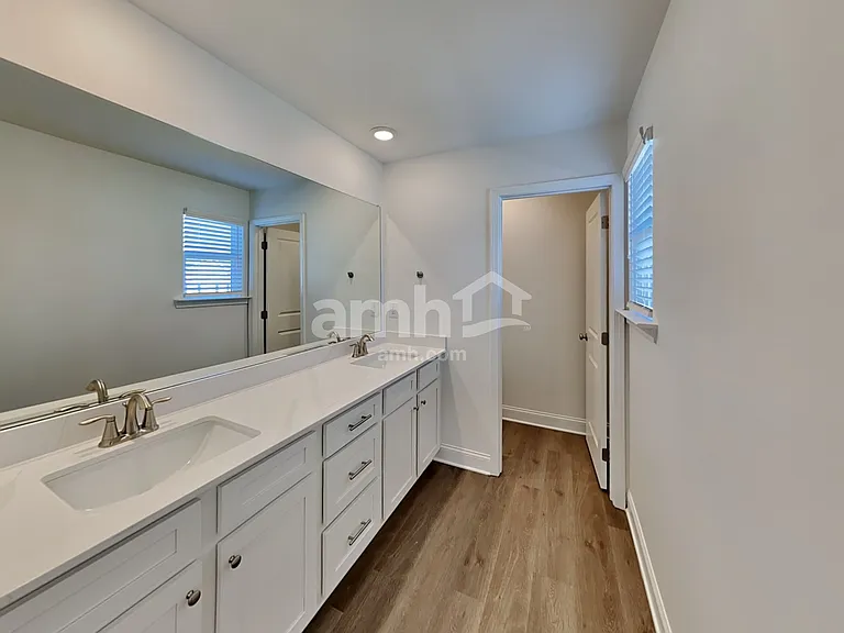 1025 Highland Walk — Photo 15