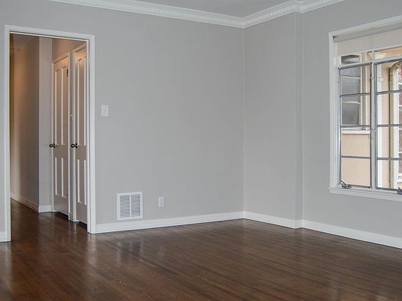 5th image of 616 San Vicente Blvd APT C