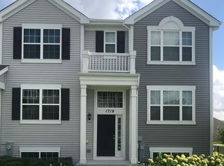 1719 Ruby Dr, Pingree Grove, IL 60140