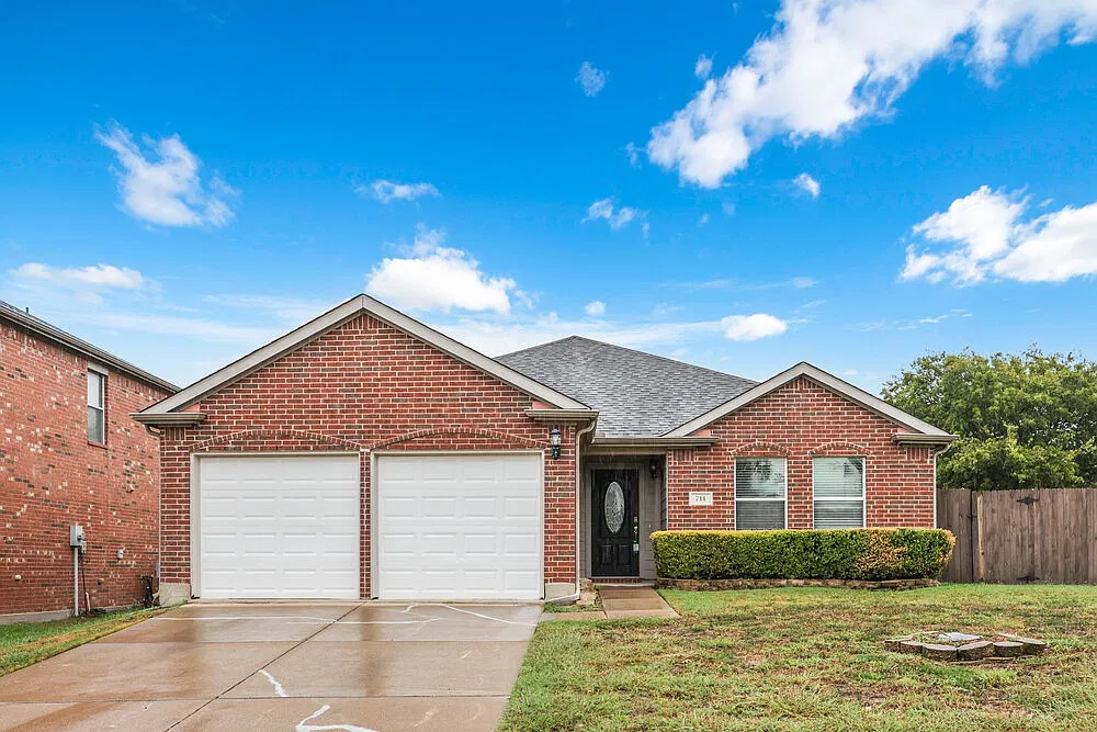 3 bed, 2.0 bath, 1623 sqft, $2,170 — Photo 1