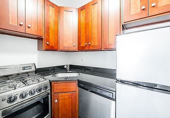 2nd image of 107 Saint Marks Pl #5I