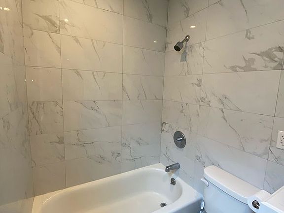 5th image of 80 Green St #1REAR