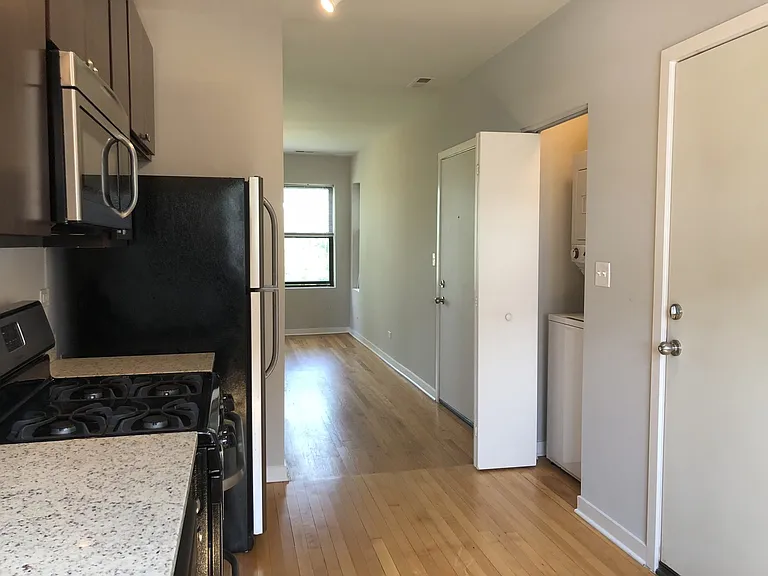 6700-04 N Artesian Ave — Photo 4
