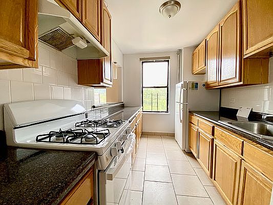 3rd image of 603 Isham St APT 5D