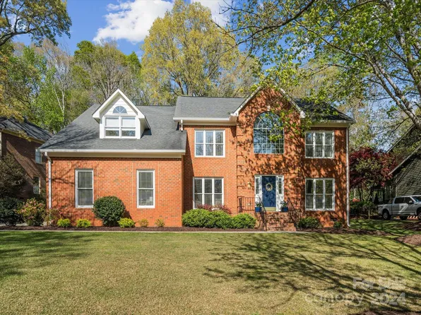 1900 Dugan Dr, Charlotte, NC 28270