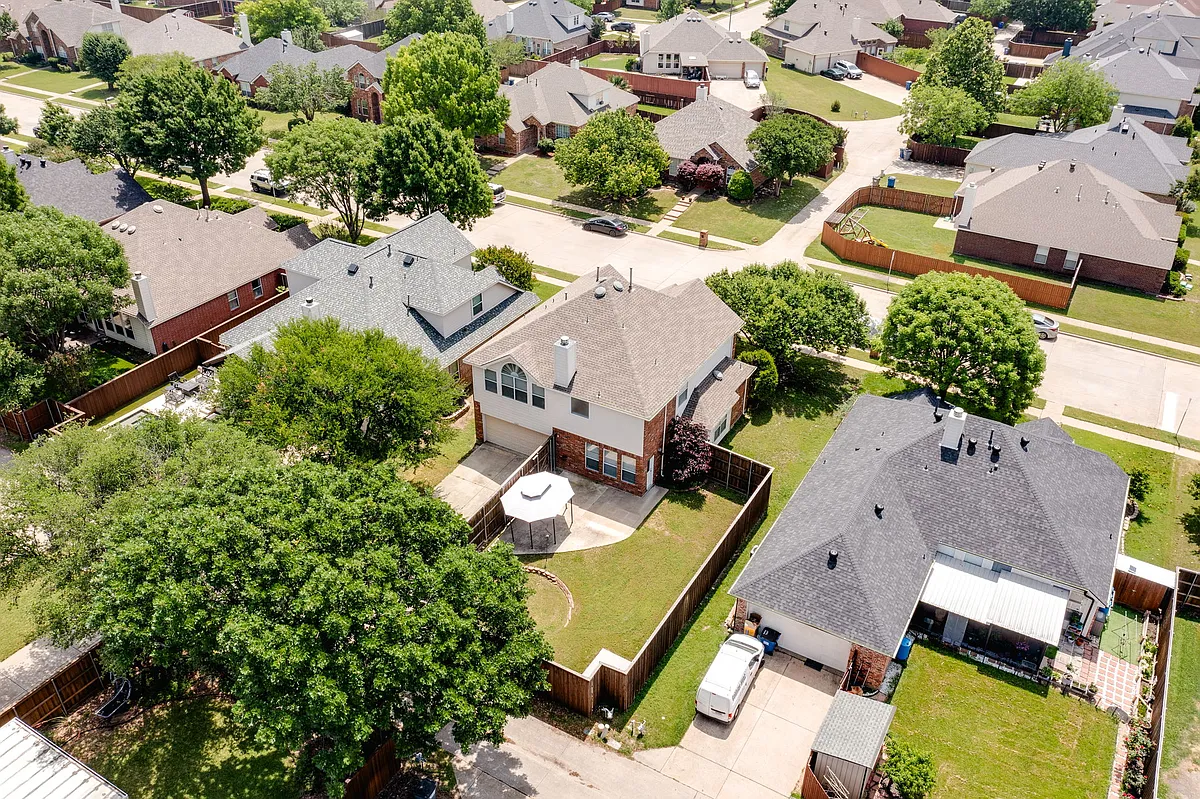 Building Photo - 1423 Winterwood Dr