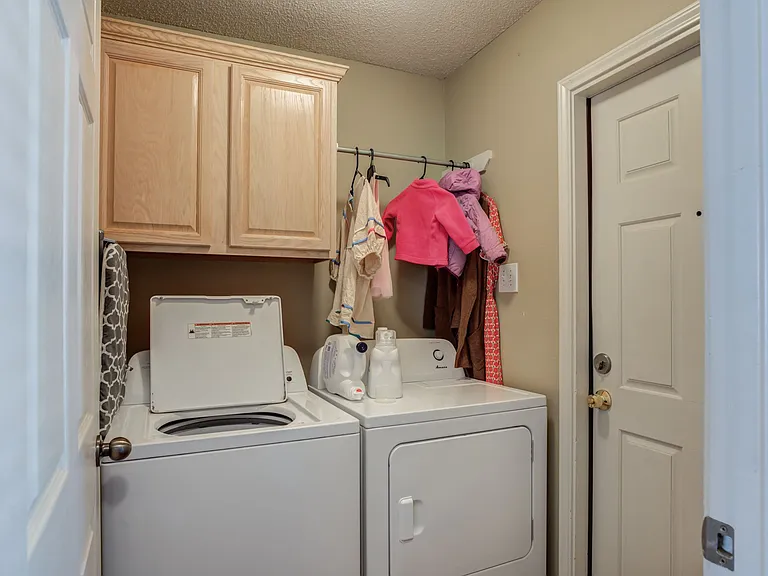 505 N Iola Ave — Photo 25