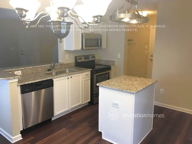 8142 Chatham Oaks Dr — Photo 2