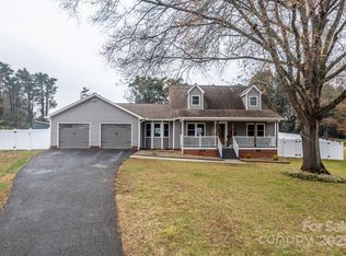 1827 Kincaid Ct, Hickory, NC 28602