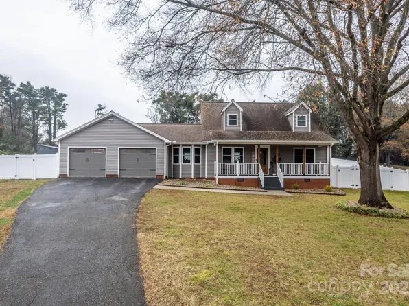 1827 Kincaid Ct, Hickory, NC 28602