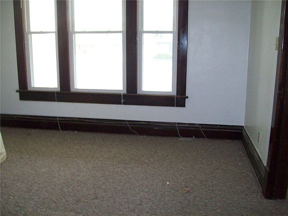 4th image of 221 N Greenwood Ave