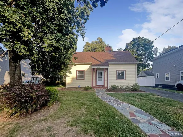 1087 Congress Ave, Teaneck, NJ 07666