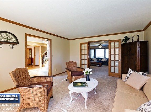 3rd image of 2923 Country Club Ln