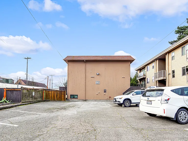 4054 California Ave SW #4 — Photo 7
