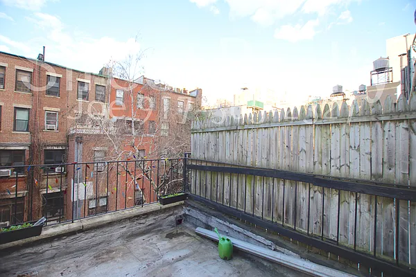 Rented by Street Realty Brokerage LLC | media 12