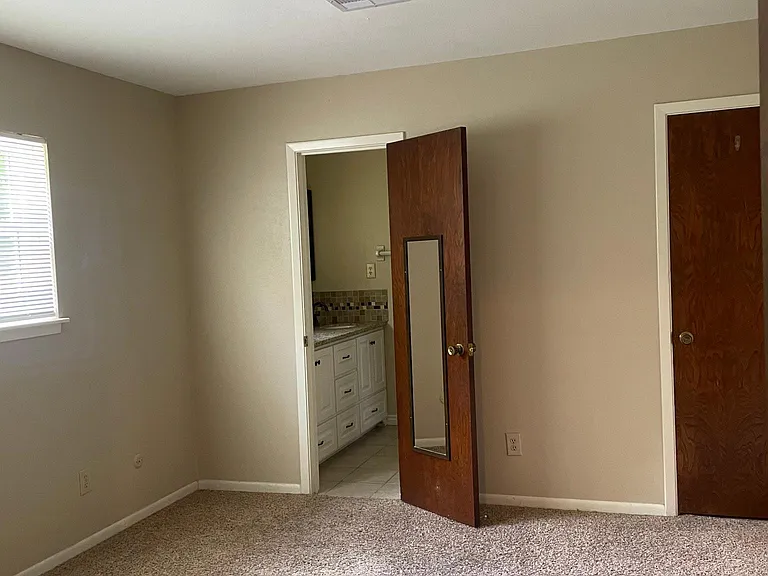 109 Glenwood St — Photo 15
