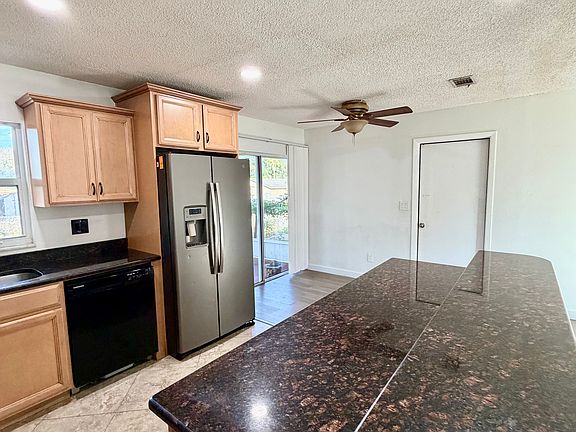3rd image of 2210 Whitney Pl