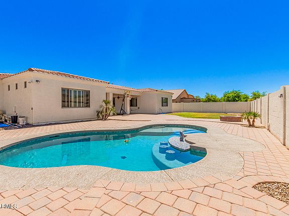 3rd image of 3120 W DESERT Lane