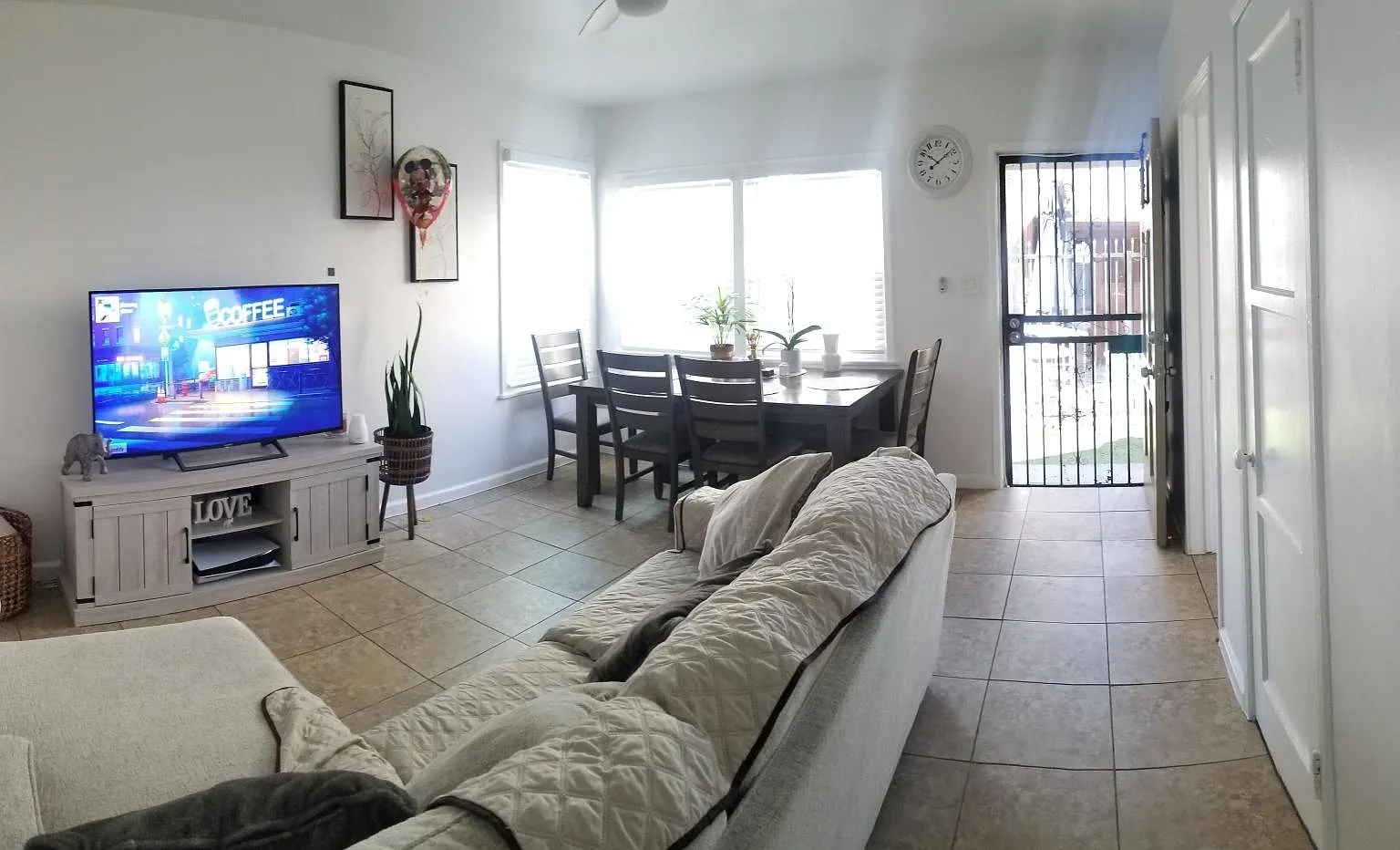 2823 W Vernon Ave — Photo 1