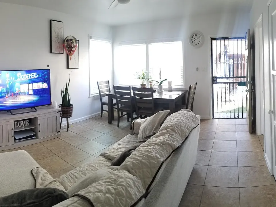 2823 W Vernon Ave #2823