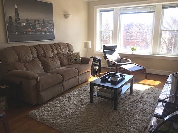 4th image of 2042 W Farragut Ave APT 3S
