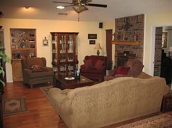 4th image of 4610 Royal Crest Dr