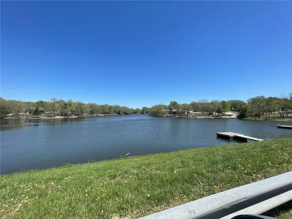 22 Timber Valley Ct, Linn Valley, KS 66040