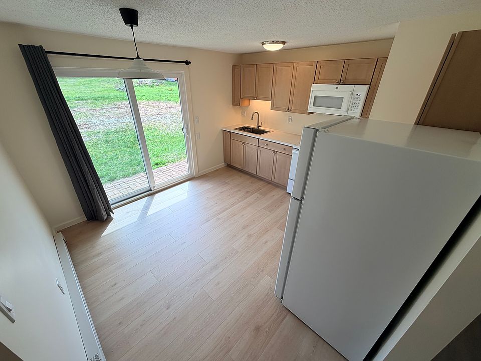 1st image of 4 Penwood Dr #1