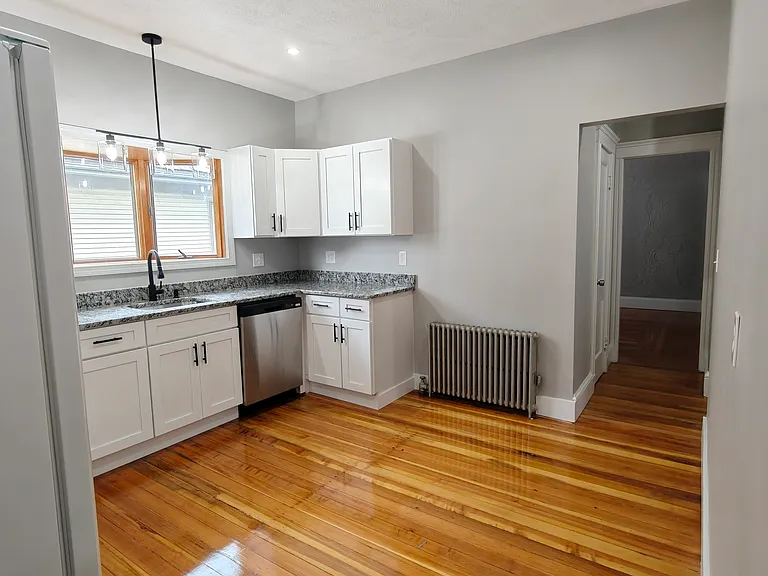 830 Fellsway — Photo 11