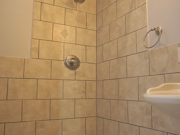 2nd image of 212 Orchard St #1