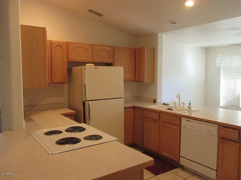 606 N Blue Spruce Rd — Photo 2